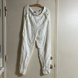 Women’s vol on white pant size XL